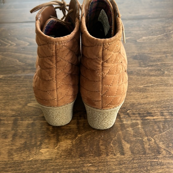 Mia Women's Chestnut Brown Jaimee Quilted Ankle Boots Size 5M - Picture 5 of 10